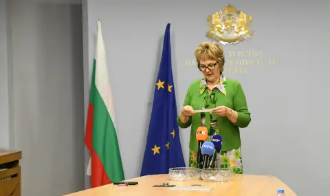Зрелостниците се явяват на втора задължителна матура: Изтеглиха Вариант 2