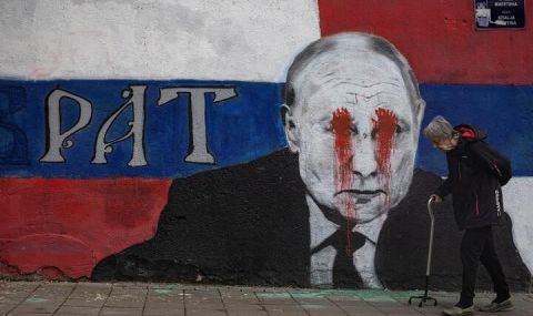 Коригираха графита на Путин в Белград - 1