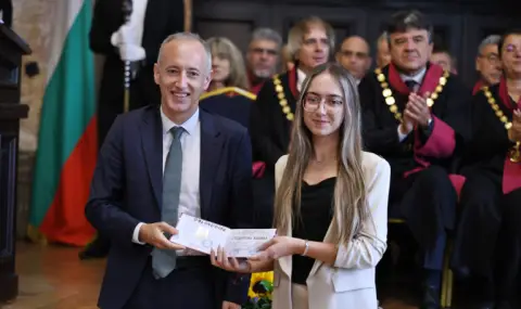 Близо 40% от отличниците на България избират СУ - 1