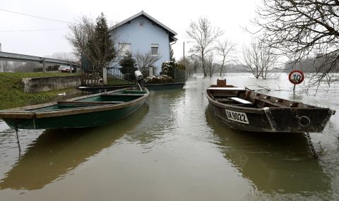Продължават усилията за справяне с наводненията в Хърватия - 1