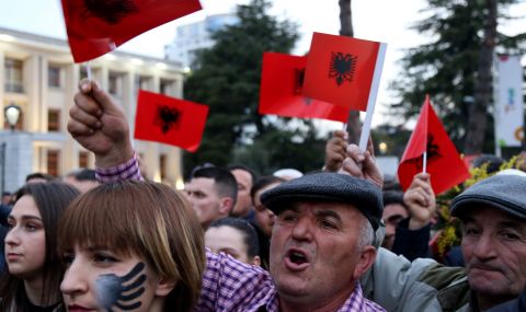 Голям протест в Албания - 1