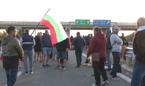 Обгрижване: Министърът на енергетиката Румен Радев отива при протестиращите енергетици, премиерът ги кани на среща - 1