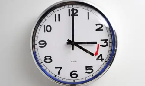 България премина към лятното часово време