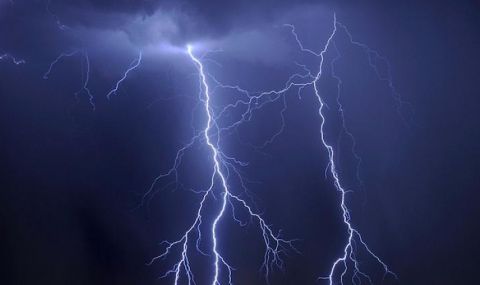 Мълния удари дома на семейство в айтоско село - 1