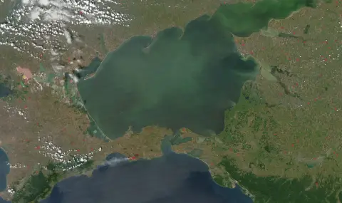 Русия неутрализира над 40 украински дрона над Азовско море и Крим - 1