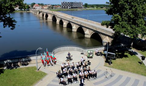 В Свиленград почетоха 24 май с ръкопляскания, песни и стихове - 1