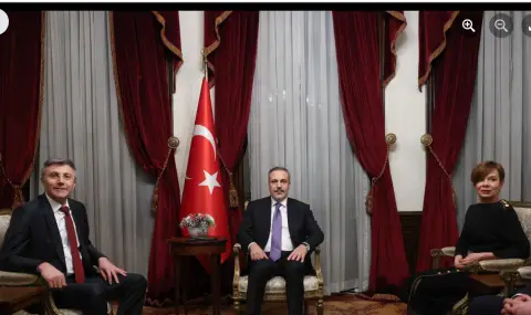 Министърът на външните работи на Турция пристигна у нас и първата му среща бе с Мустафа Карадайъ - 1