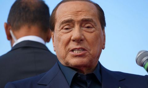 Отбой: Берлускони се отказа от битката за президент - 1