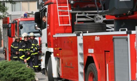Две възрастни жени са с опасност за живота след тежък пожар във Вълчедръм - 1