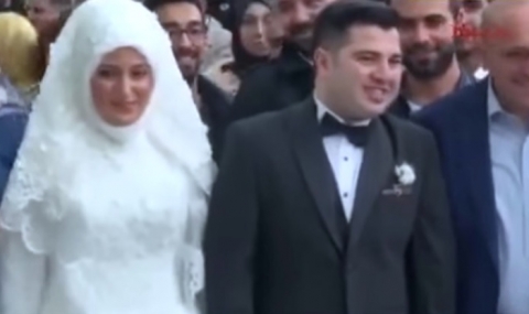 Двойка се ожени в истанбулското... метро - 1