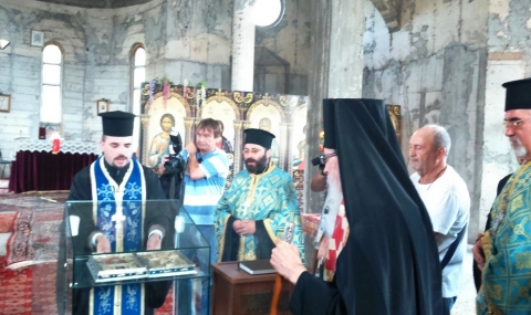 Чудотворната икона на Света Богородица вече е в Бургас - 1