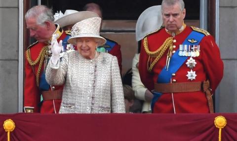Кралица Елизабет II отстъпва трона на Чарлз - 1