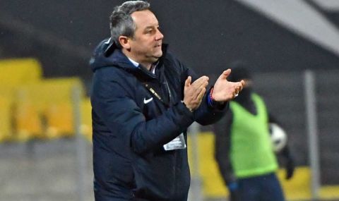 Шефовете в Левски бесни на треньора - 1