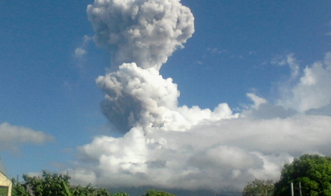 Вулкан изригна и погуби 5-тима туристи във Филипините - 1