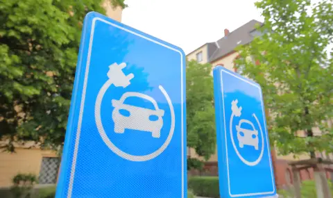 Завърта ли се колелото наобратно: Германия внезапно отмени субсидиите за електромобили - 1