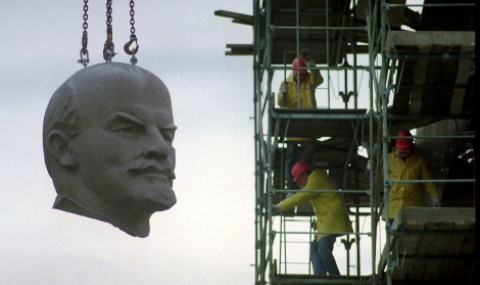 Главата от статуя на Ленин отива в германски музей - 1