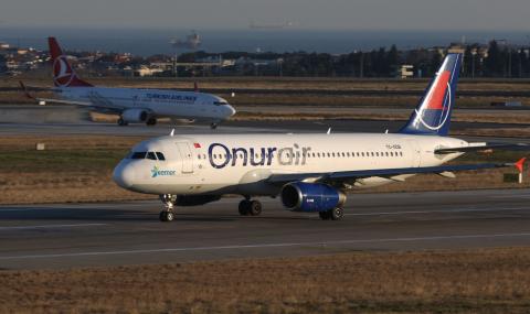 Кошмар изживяха пътниците на турски самолет в Германия - 1