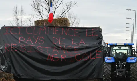 Жена загина, след като кола се вряза в блокада, поставена от фермери в Южна Франция - 1