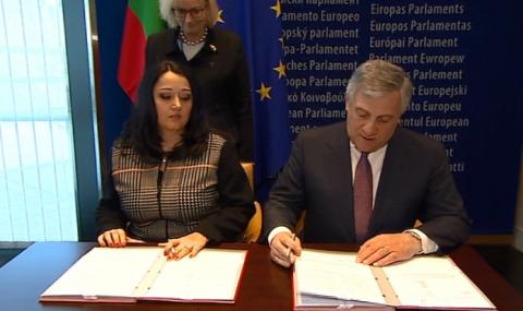 Павлова и Таяни подписаха ключово законодателство на ЕС (ВИДЕО) - 1
