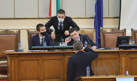 Никола Минчев се върна в парламента след COVID-19 - 1