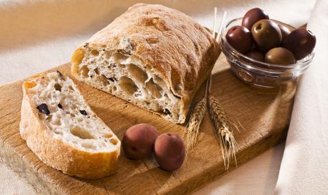 Рецепта на деня: Домашен хляб с маслини - 1