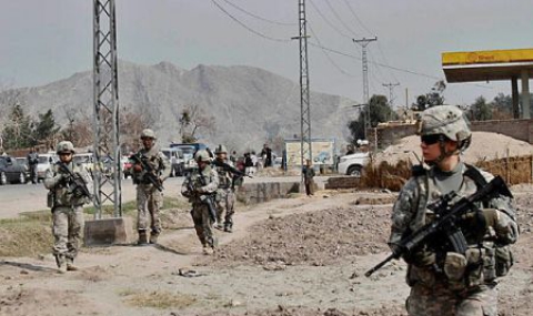 90 ранени при атака срещу база на НАТО в Афганистан - 1