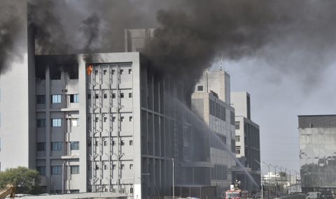 Пламна пожар в най-големия завод за производство на ваксини - 1