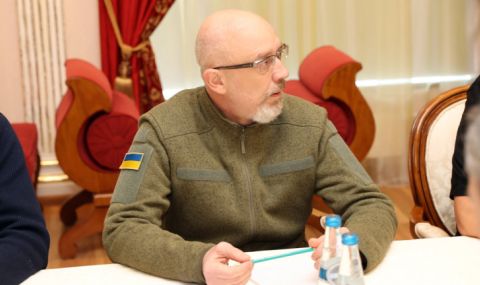 Зеленски иска оставката на военния министър Резников - 1