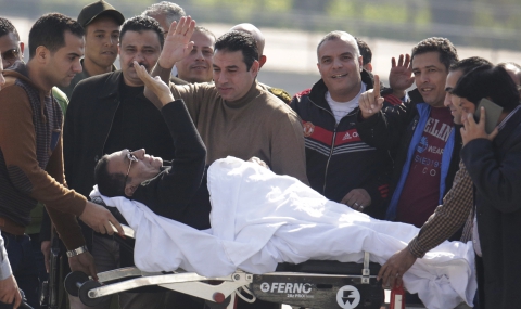 Съдът оневини Хосни Мубарак за убийствата на стотици демонстранти - 1