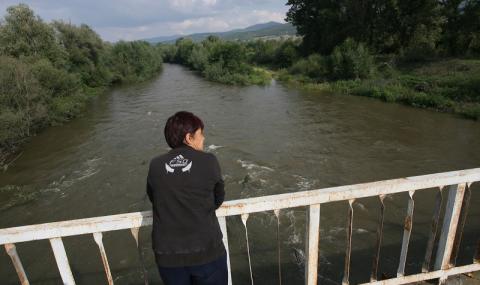 Затворена от години мина трови водата на река Тополница - 1