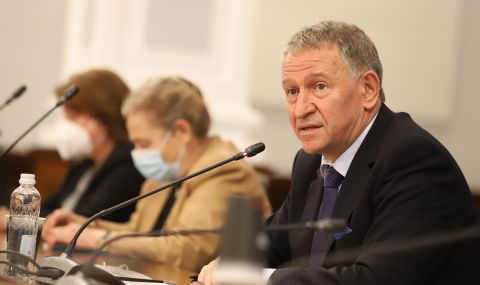 Кацаров: Намалява дела на починалите спрямо броя на заразените - 1