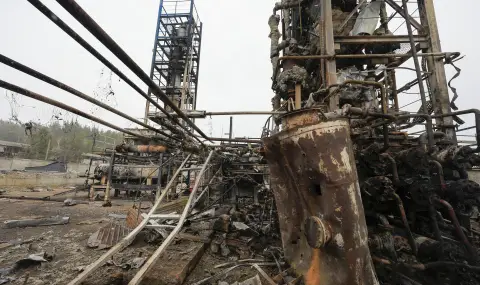 Drone attack on Volgograd causes fire at oil refinery, damages residential area  - 1