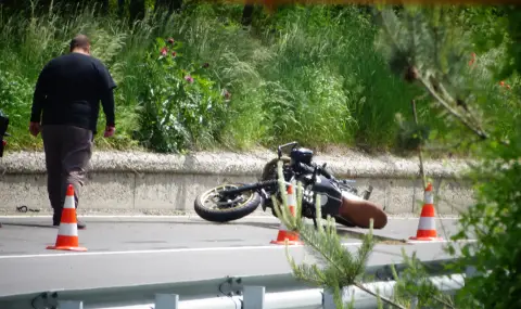 Два мотоциклета се удариха на пътя Благоевград - Дупница - 1