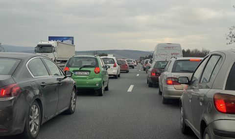 Голямото завръщане блокира АМ "Тракия" - 1