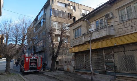 Пожар във Варна изпепели жилище, има и жертва - 1