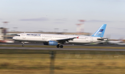 Самолетът, който катастрофира в Египет, се е разцепил във въздуха - 1