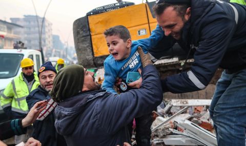 Над 40 000 са жертвите от земетресенията в Турция и Сирия  - 1