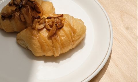 Рецепта на деня: Вкусна бутер закуска с мед и пудра захар - 1