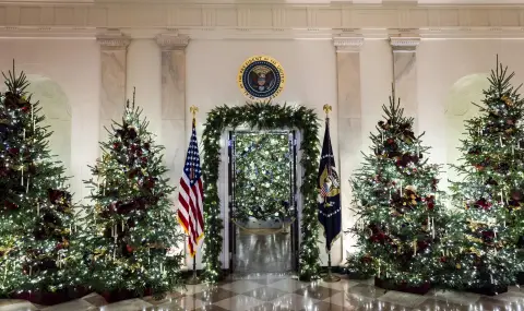 „Домът е там, където е сърцето“: Мелания Тръмп показа коледната украса на Белия дом (СНИМКИ) - 1