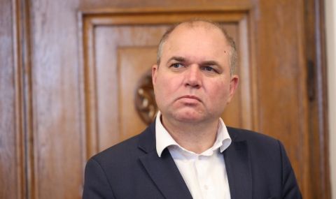 Владислав Панев за дерогацията: Преминаването към неруски петрол на рафинерията става прекалено плавно  - 1