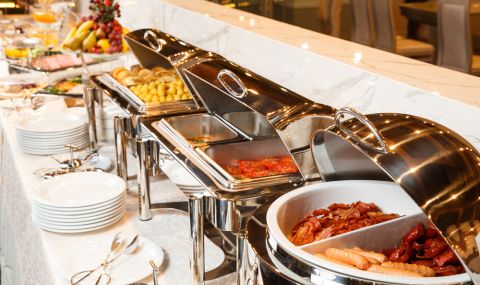 Храните, които не трябва да ядете от шведската маса в хотелите - 1