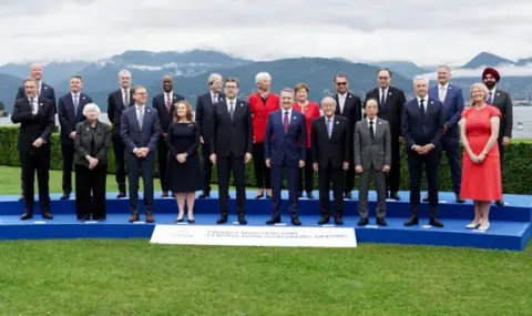 Безсилни у дома, лидерите на Г-7 се опитват да решат глобални проблеми - 1