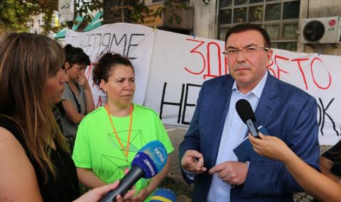 Медицинските сестри махнаха палатките - 1