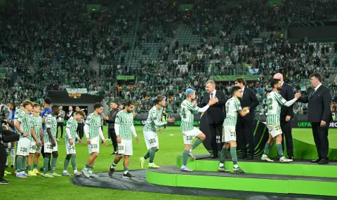 Здрав бой на приятелския мач между Комо и Бетис (ВИДЕО) - 1