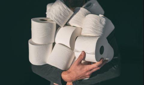 Нагли крадци откраднаха 256 ролки тоалетна хартия и 15 000 салфетки от жп гара - 1