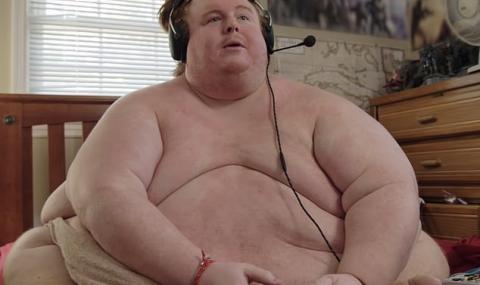 34-годишен мъж над 300 килограма: Ще ям, докато умра! (ВИДЕО) - 1