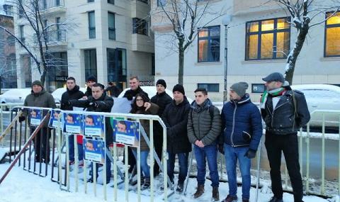 Младежите на ВМРО проведоха протестна акция пред френското посолство - 1
