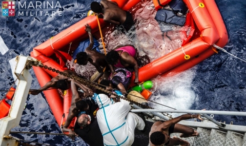 13 000 мигранти спасени тази седмица в Средиземно море - 1
