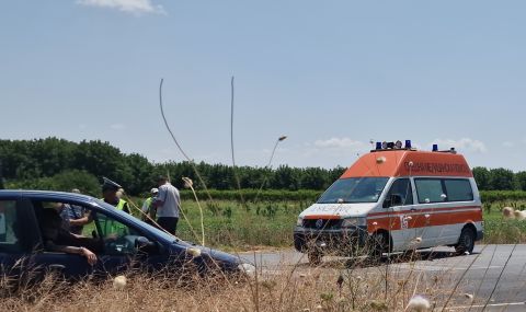 Автомобил блъсна чужденец, появил се гол на пътя за ГКПП "Лесово" - 1