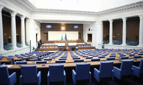 Three ministers stand before the deputies for parliamentary control  - 1